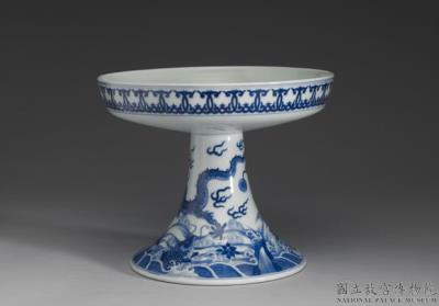 图片[2]-Dou stem bowl featuring fish transforming into dragon decoration in underglaze blue, Qing dynasty, Qianlong reign (1736-1795)-China Archive